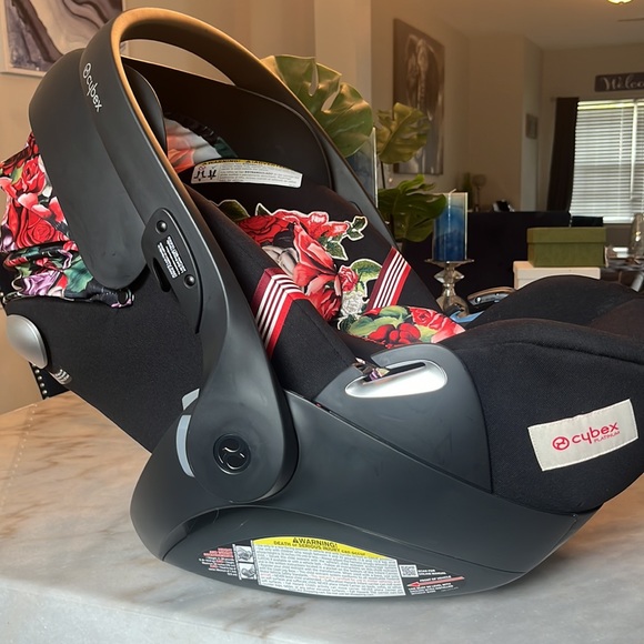 Cybex platinum Cloud Q SensorSafe infant car seat - Picture 3 of 6